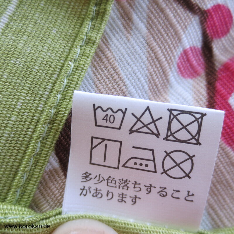 rote und weiße Umeblüten Furoshiki japanisches Tragetuch