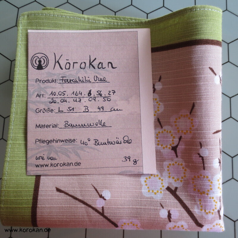 rote und weiße Umeblüten Furoshiki japanisches Tragetuch