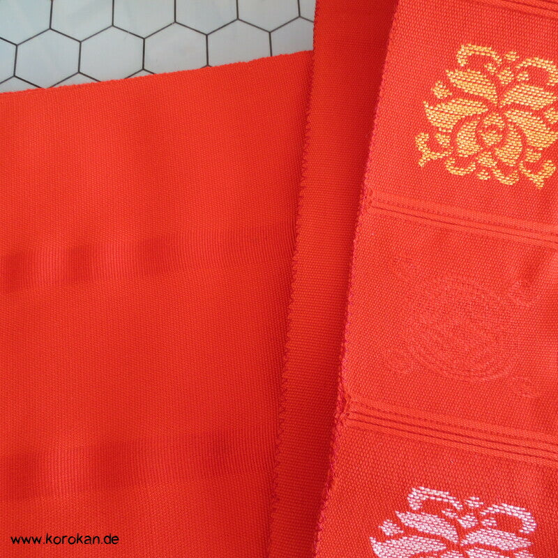 Blütensymbole in Karos Nagoya Hassun Obi
