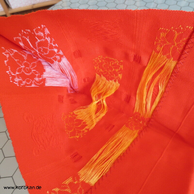 Blütensymbole in Karos Nagoya Hassun Obi