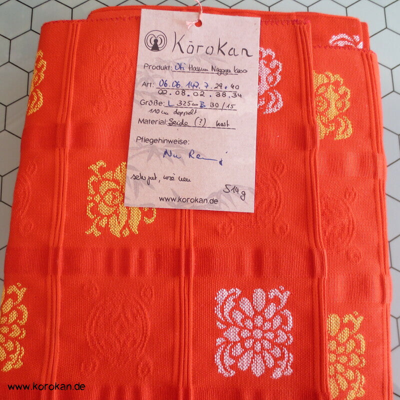 Blütensymbole in Karos Nagoya Hassun Obi