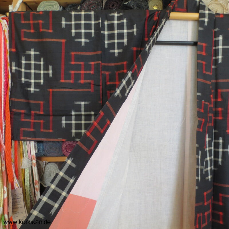Sayagata rot - weiß auf schwarz Meisen Seiden Kimono