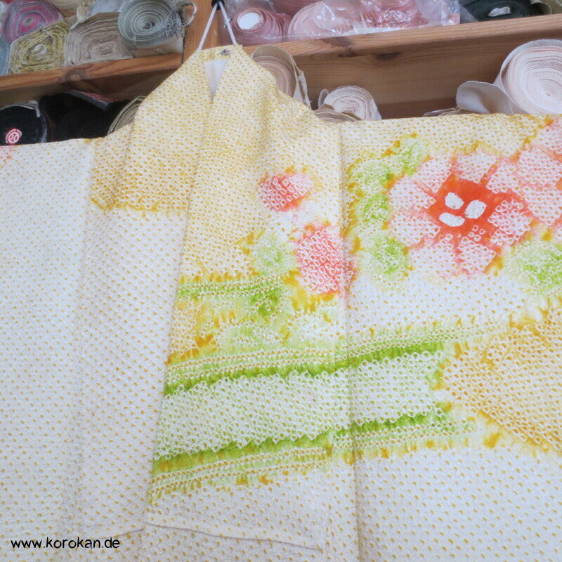 Full Shibori angedeutete Blumen und Blätter Seidendamast Furisode Kimono