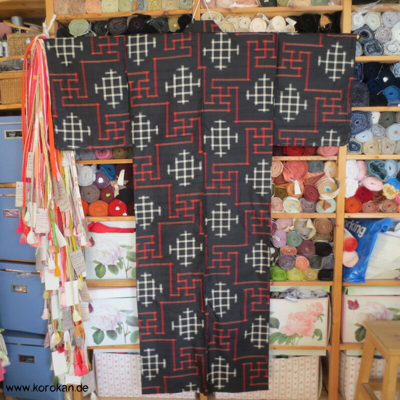 Sayagata rot - weiß auf schwarz Meisen Seiden Kimono
