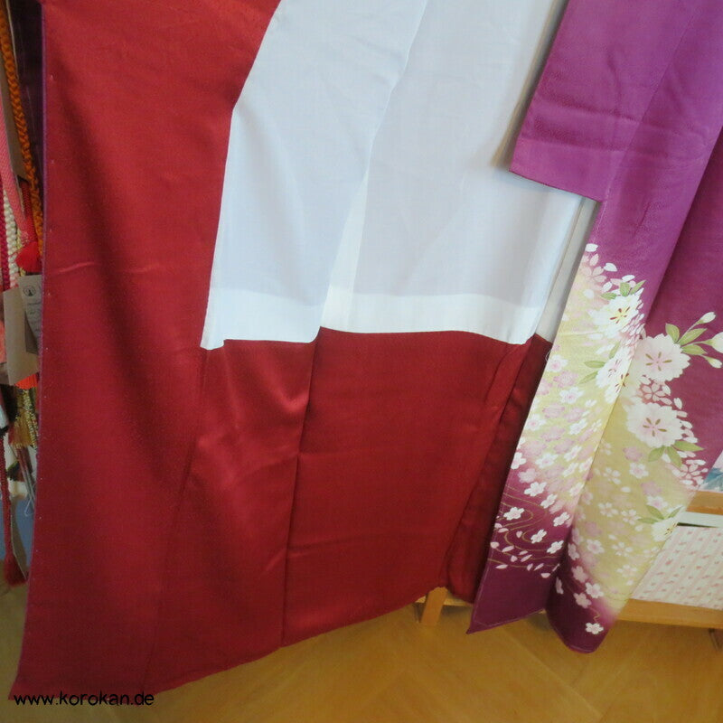 Furisode Seiden Kimono Blütenstreifen auf pflaume