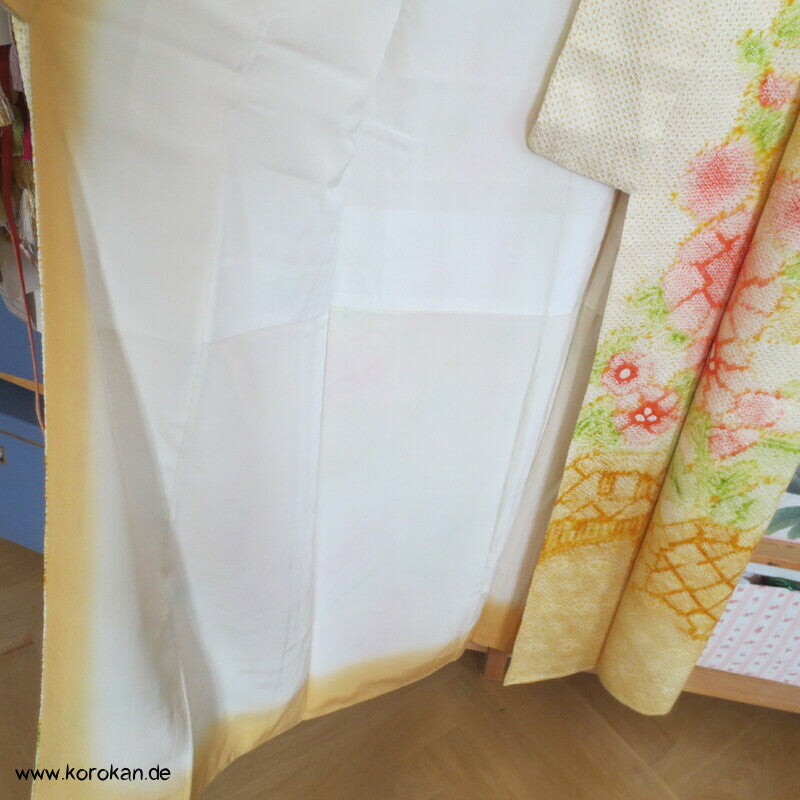 Full Shibori angedeutete Blumen und Blätter Seidendamast Furisode Kimono