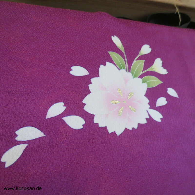 Furisode Seiden Kimono Blütenstreifen auf pflaume