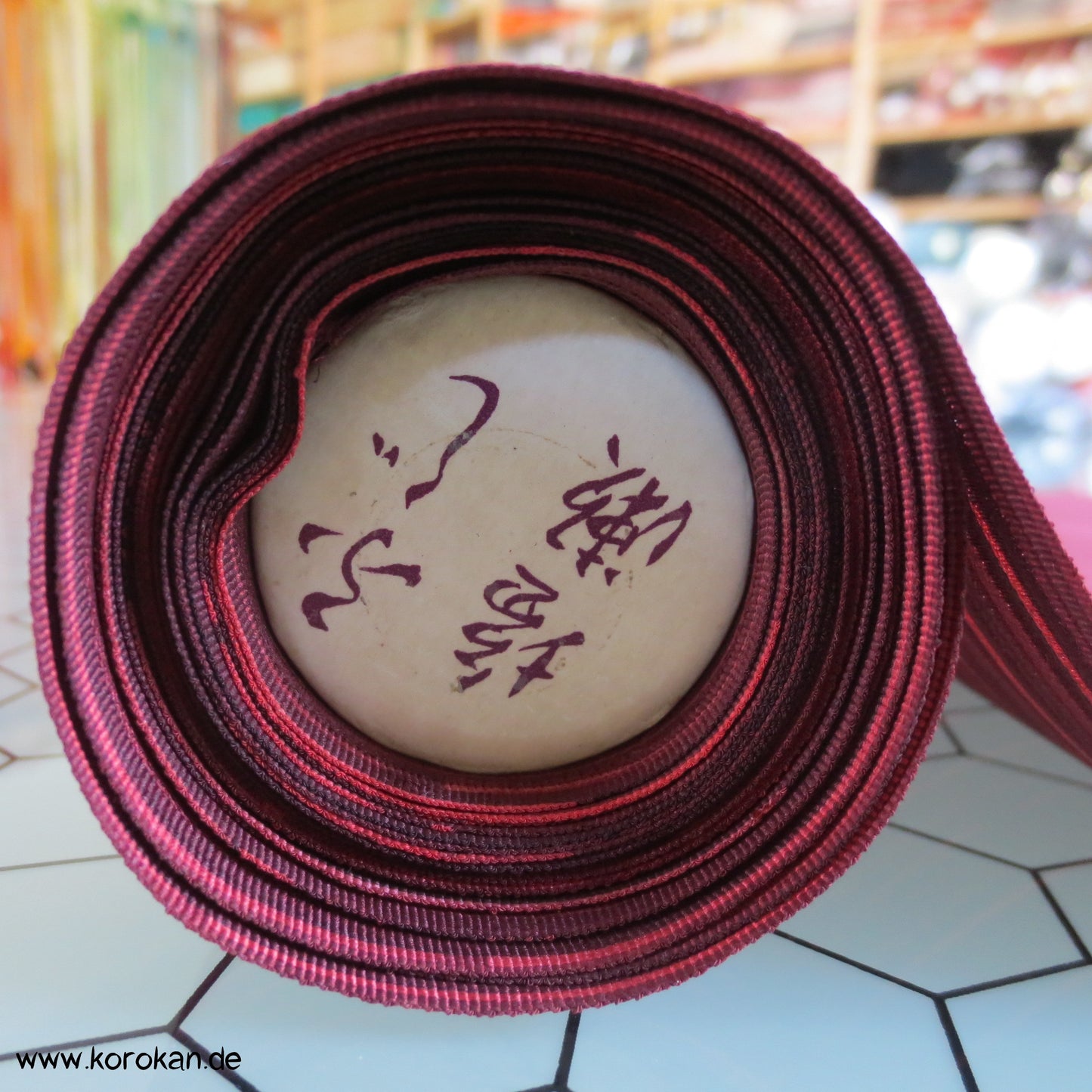 handgemalte rote Satinstreifen Kimono Seide