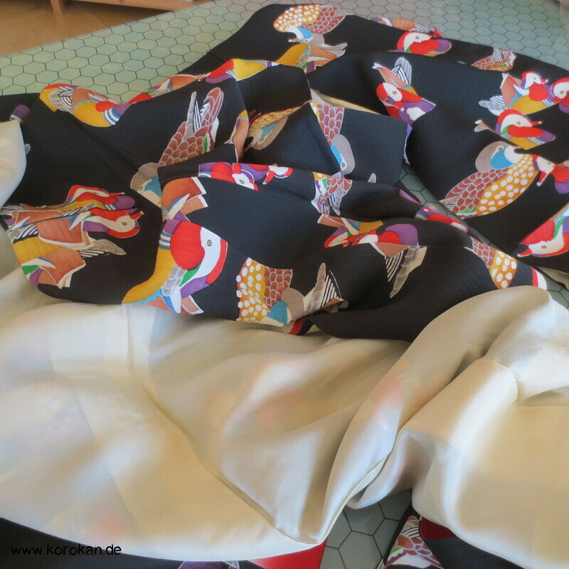 Komon Kimono Seidencrepe allover Mandarinenten