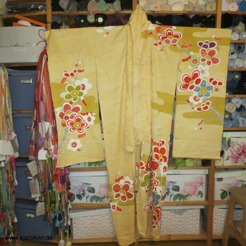 Sakurazweig stilisiert Furisode Seiden Karieba