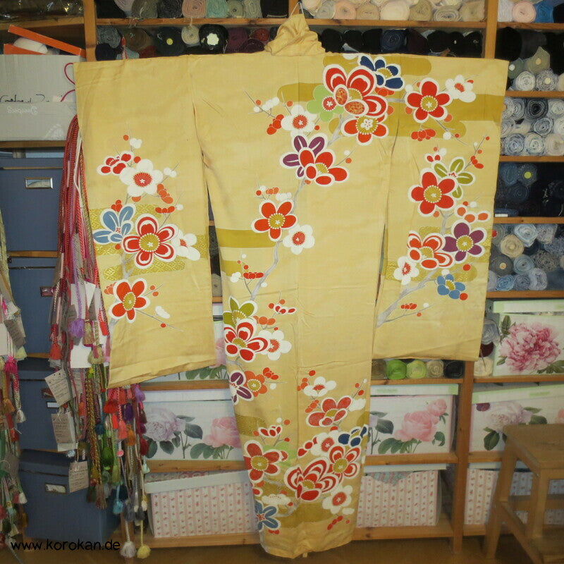Sakurazweig stilisiert Furisode Seiden Karieba