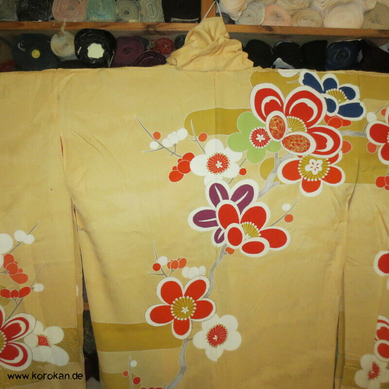 Sakurazweig stilisiert Furisode Seiden Karieba