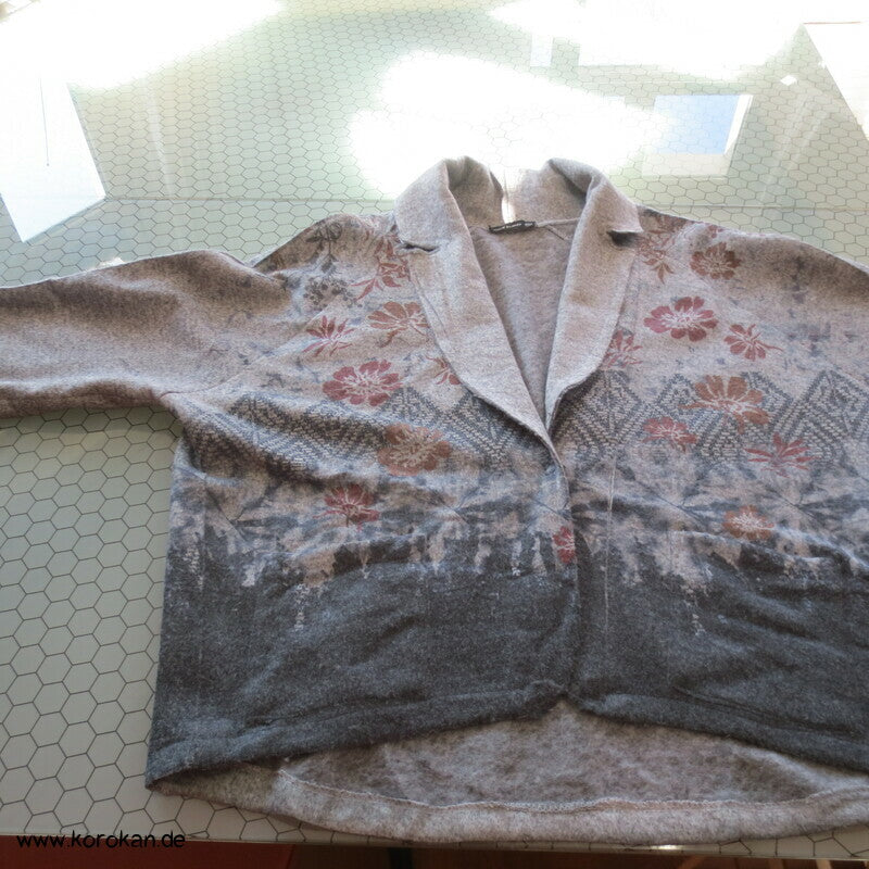 italienische Wollwalkjacke, mit Druckmuster auf grau