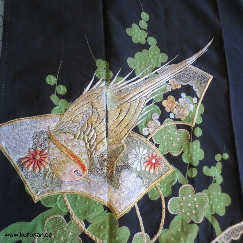 Homongi Seidencrepe Kimono gestickter Fasan im Fächer