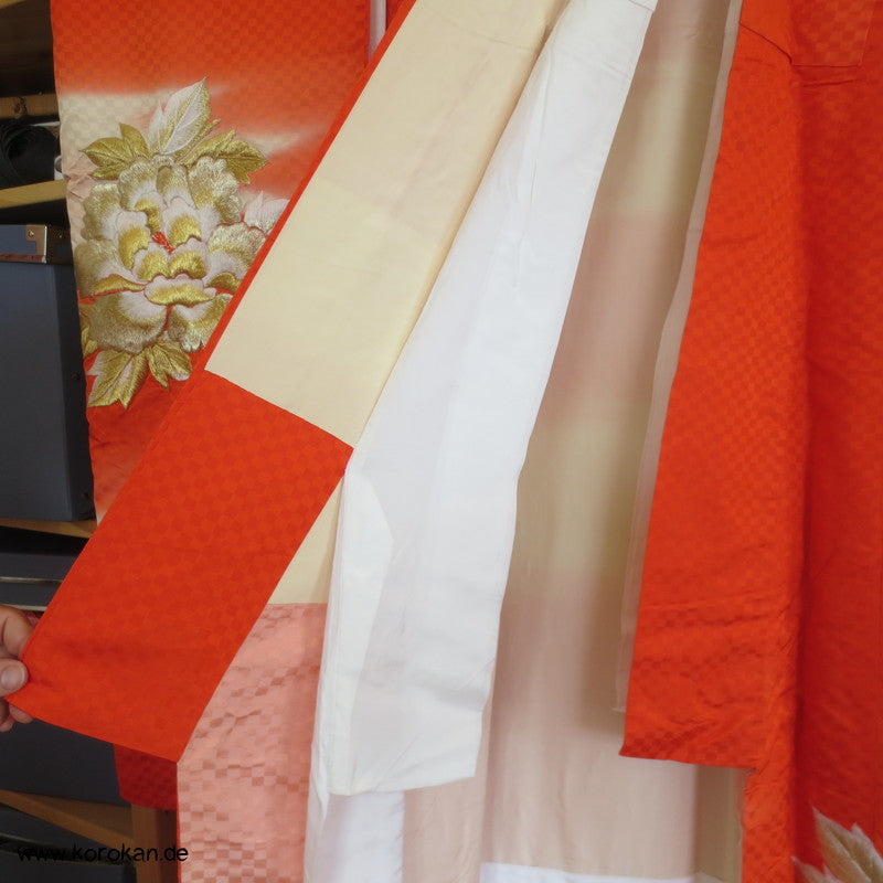 goldene Päonien Stickerei Kakeshita / Furisode Seidendamast Kimono