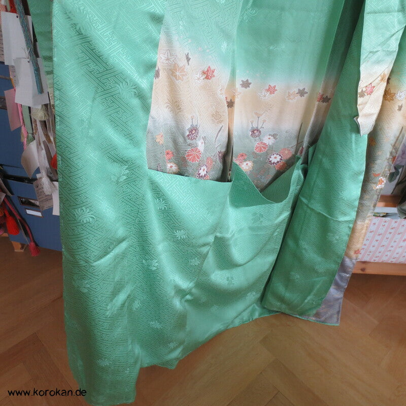 Farbabstufungen Furisode Kimono Seidendamast Karieba Stoff