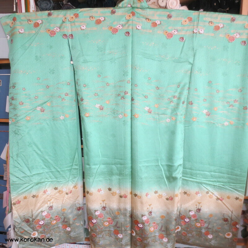 Farbabstufungen Furisode Kimono Seidendamast Karieba Stoff