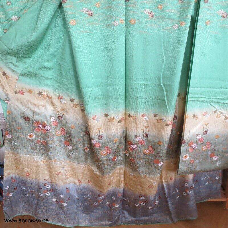 Farbabstufungen Furisode Kimono Seidendamast Karieba Stoff