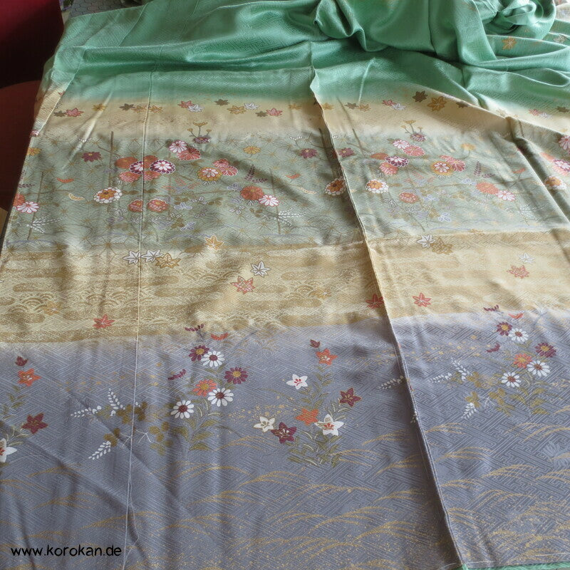Farbabstufungen Furisode Kimono Seidendamast Karieba Stoff