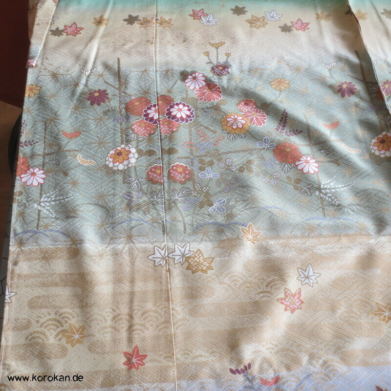Farbabstufungen Furisode Kimono Seidendamast Karieba Stoff