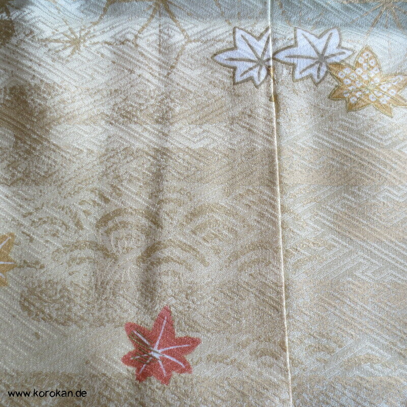 Farbabstufungen Furisode Kimono Seidendamast Karieba Stoff