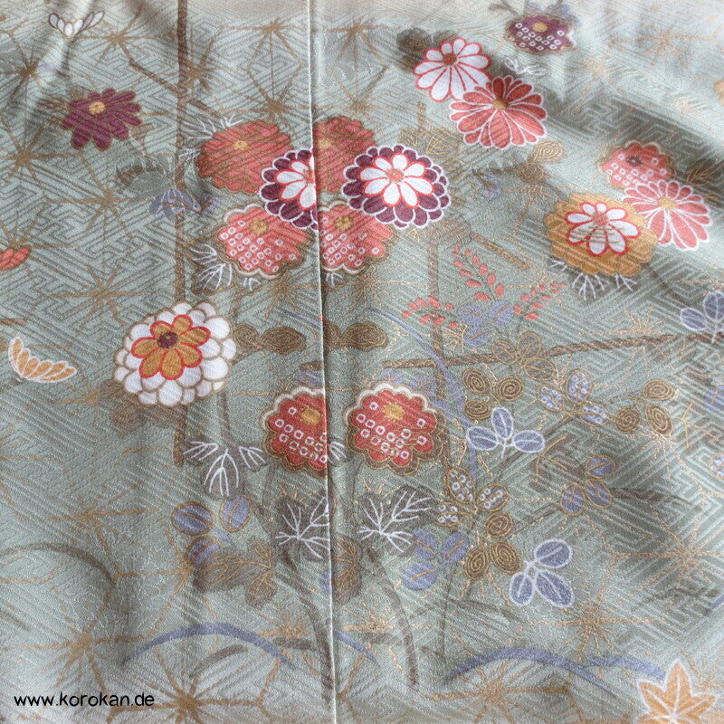Farbabstufungen Furisode Kimono Seidendamast Karieba Stoff