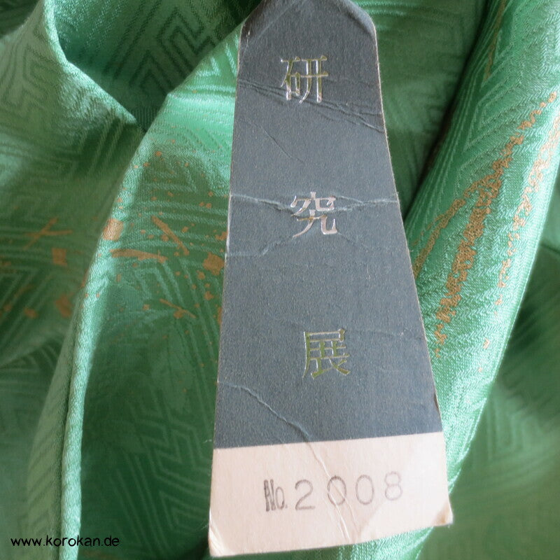 Farbabstufungen Furisode Kimono Seidendamast Karieba Stoff