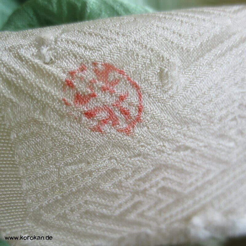 Farbabstufungen Furisode Kimono Seidendamast Karieba Stoff