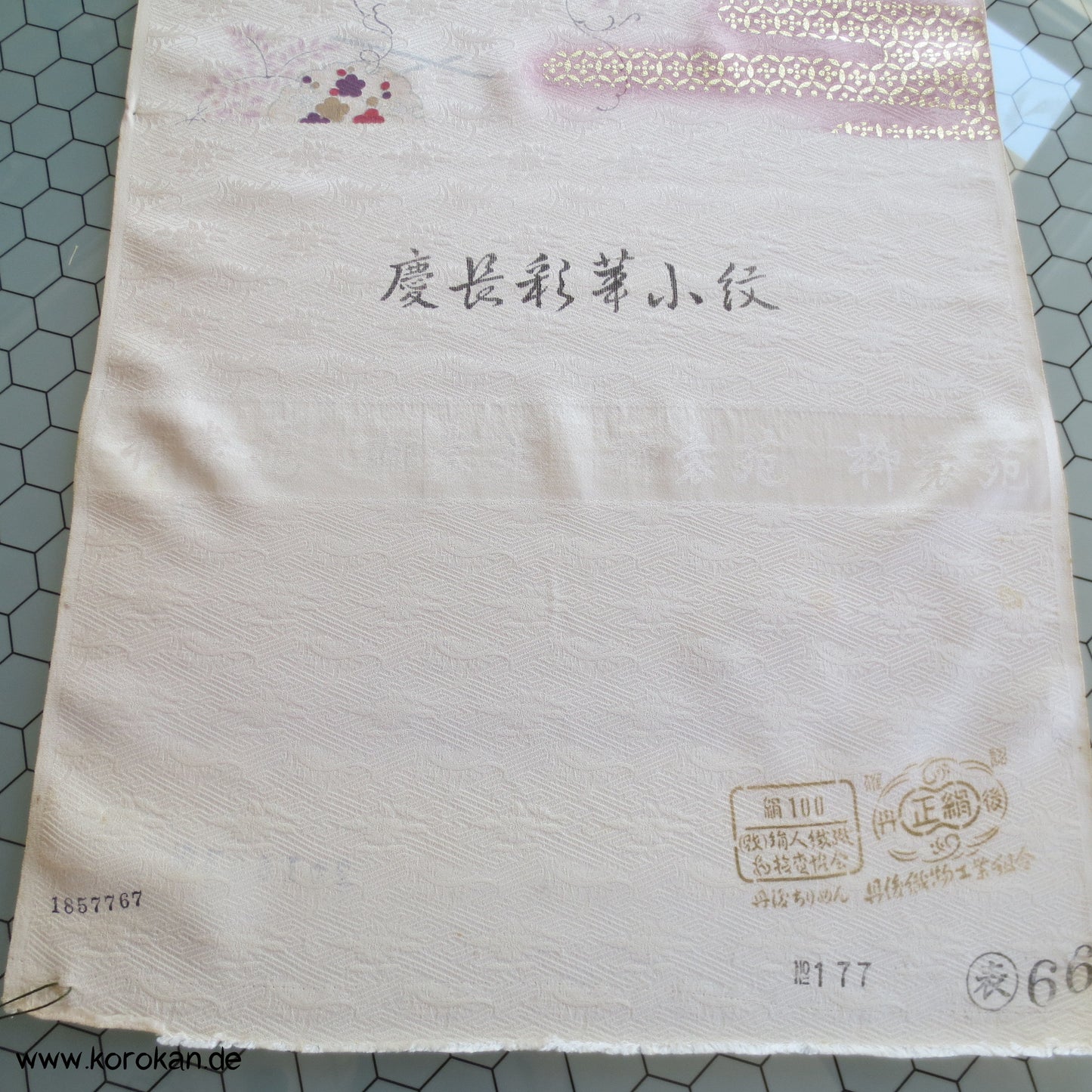 goldene Nebel und Schneeflocken Kimono Seidendamast