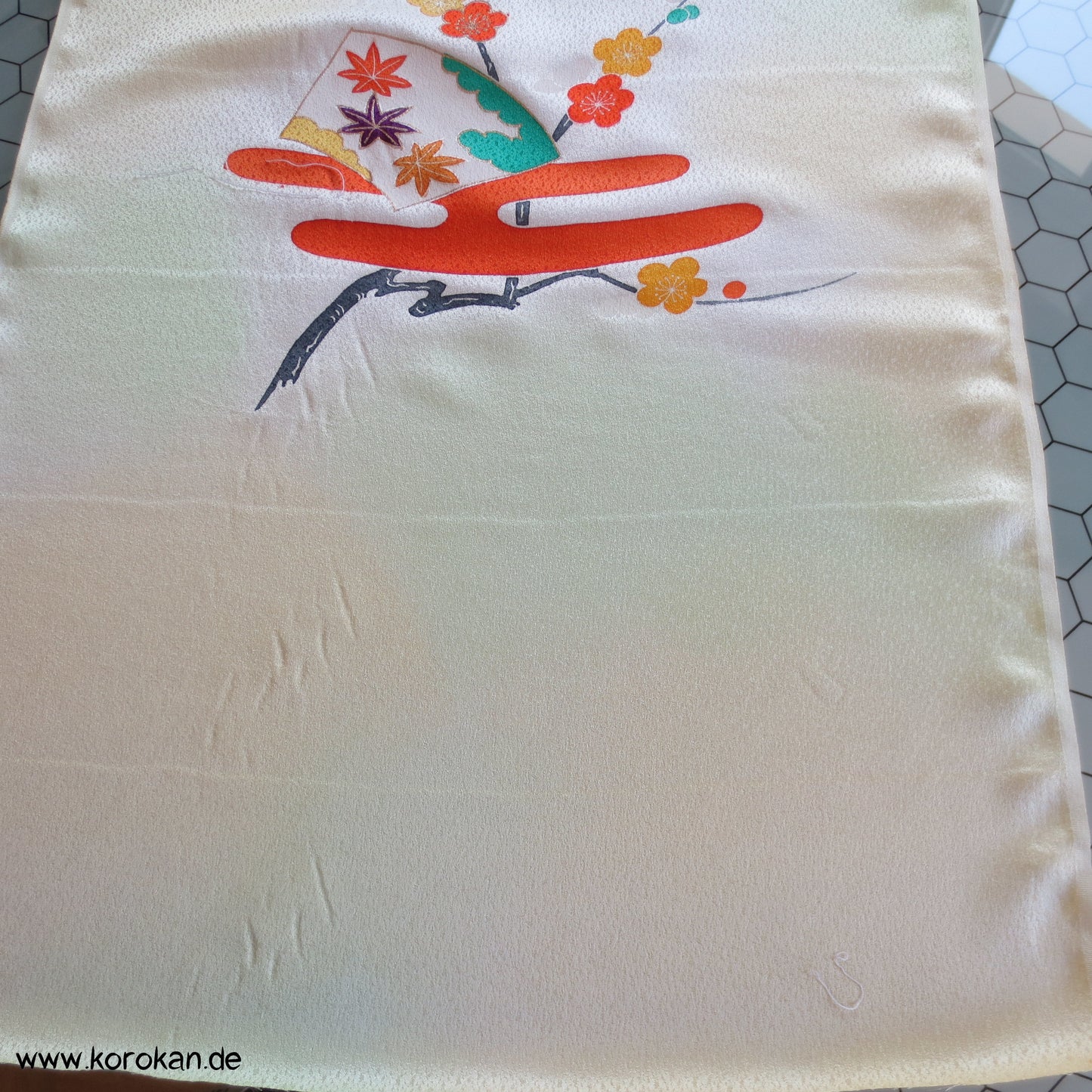 Egasumi Blüten Rinzu Seiden Damast Kimono Tanmono