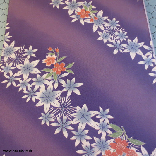 diagonaler Blumenstreifen Kimono Seidencrepe