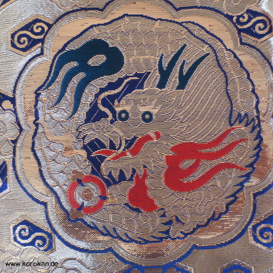 Drachen Siegel auf gold Seidenbrokat