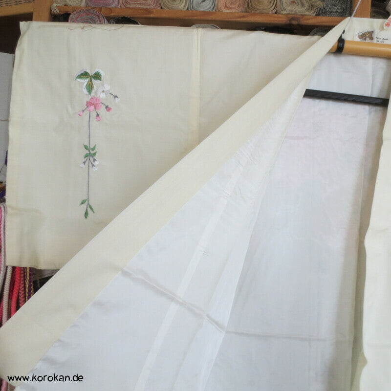 Hayashi Kimono als Juban, Seide, bestickt