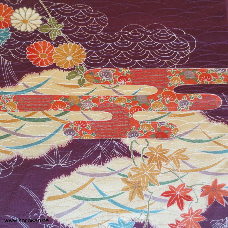 Wolken auf weinrot mit bunten Nebeln Kimono Damast