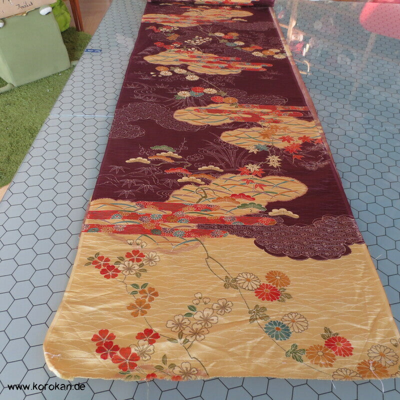 Wolken auf weinrot mit bunten Nebeln Kimono Damast