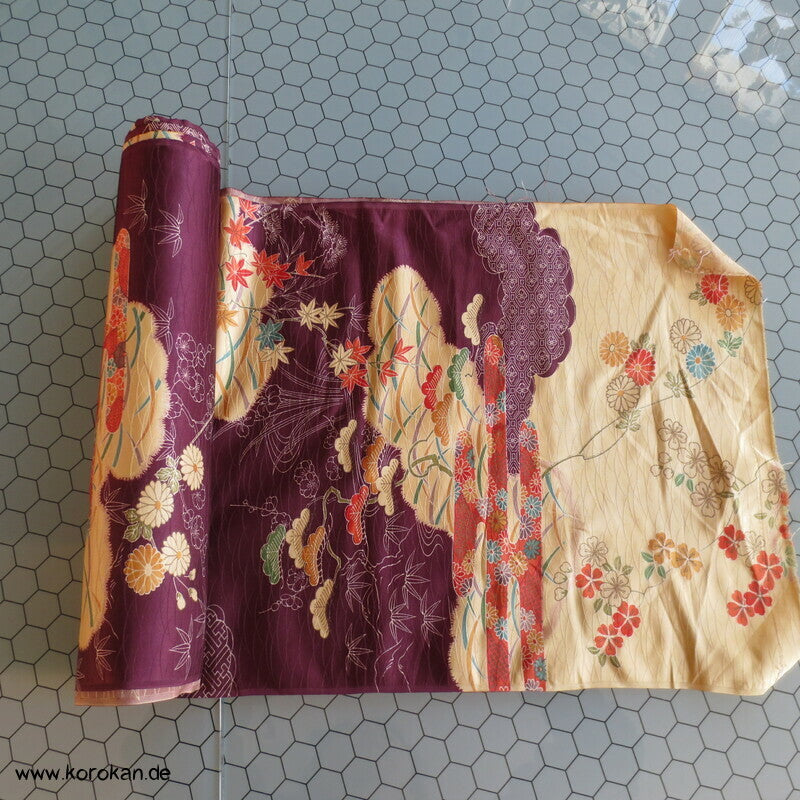 Wolken auf weinrot mit bunten Nebeln Kimono Damast
