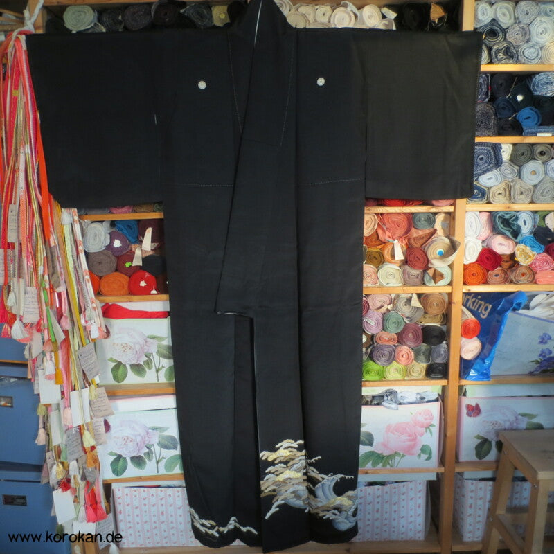 Tsunami Wellen und Kiefern, bestickter Tomesode Kimono