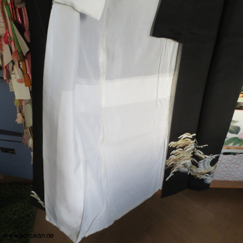 Tsunami Wellen und Kiefern, bestickter Tomesode Kimono