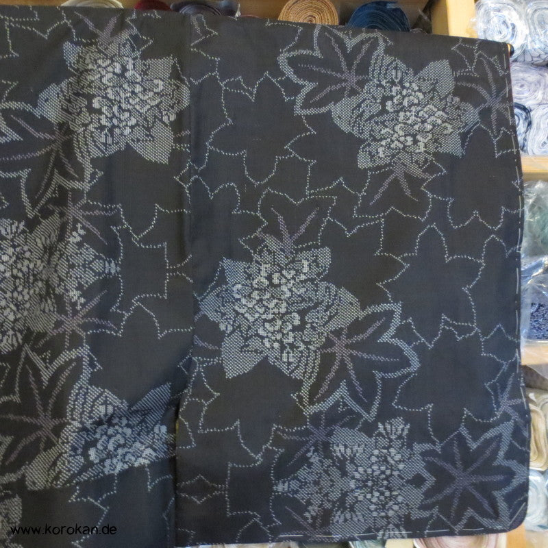 Ahornblätter Kasuri Tsumugi Seiden Kimono