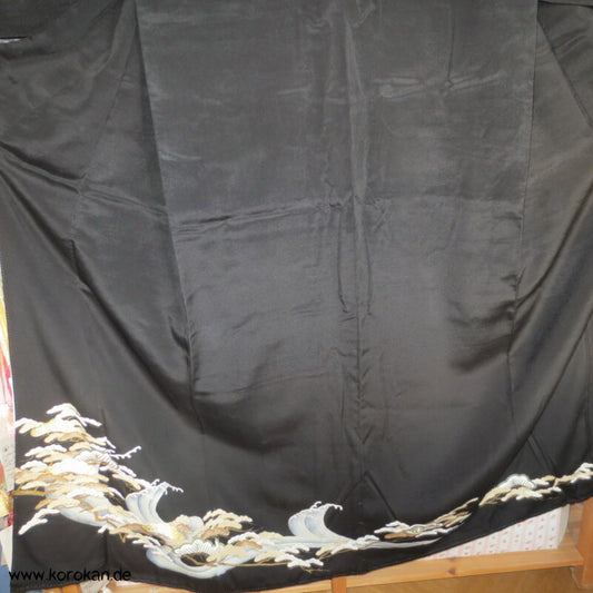 Tsunami Wellen und Kiefern, bestickter Tomesode Kimono