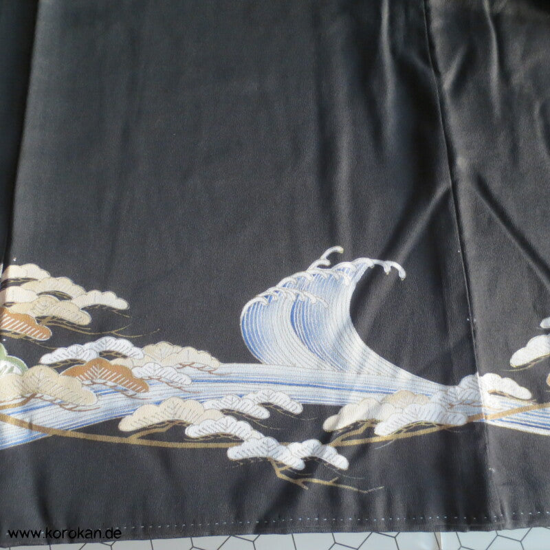 Tsunami Wellen und Kiefern, bestickter Tomesode Kimono