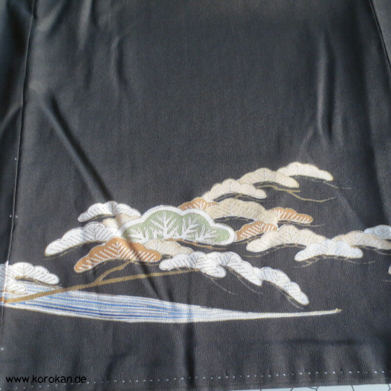 Tsunami Wellen und Kiefern, bestickter Tomesode Kimono