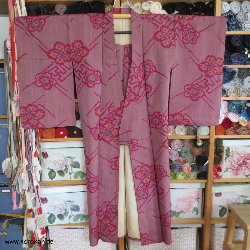 Art Deco Blüten und Sayagata Kasuri Meisen Seiden Hitoe Kimono