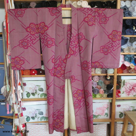 Art Deco Blüten und Sayagata Kasuri Meisen Seiden Hitoe Kimono