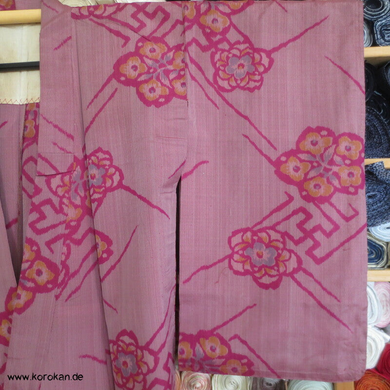 Art Deco Blüten und Sayagata Kasuri Meisen Seiden Hitoe Kimono