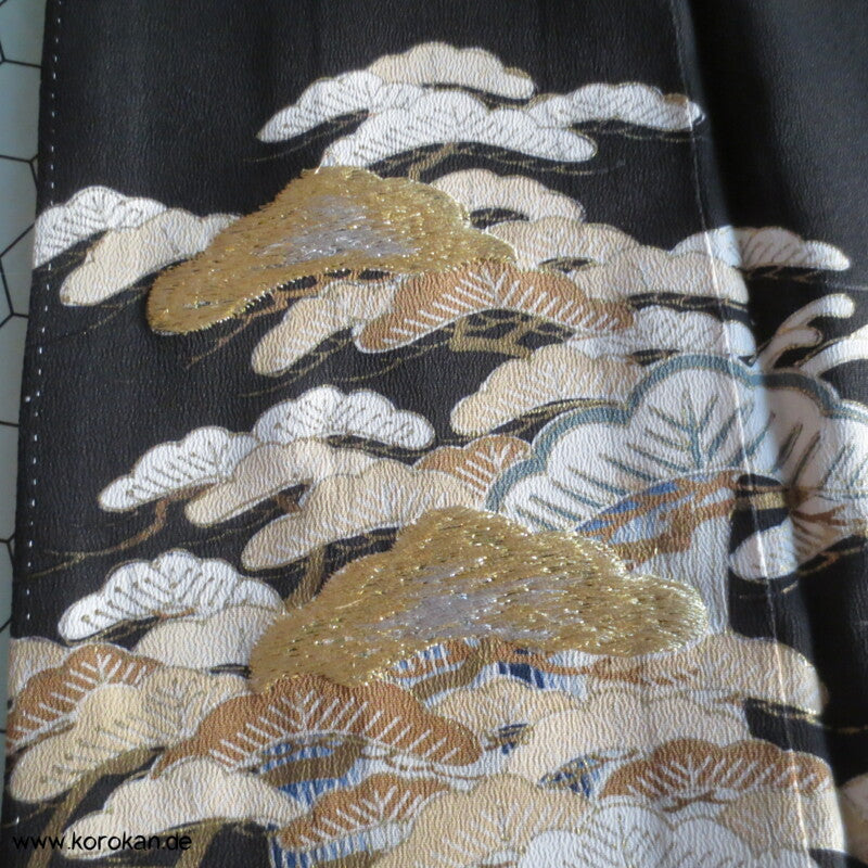 Tsunami Wellen und Kiefern, bestickter Tomesode Kimono