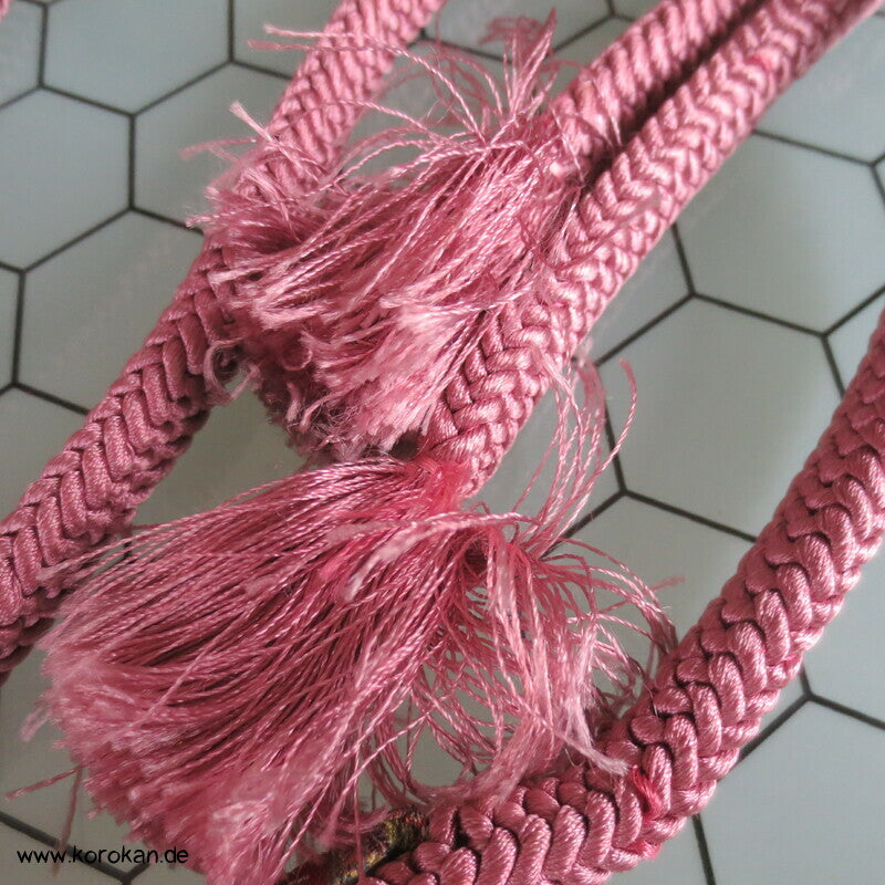 rosa mit aufgenähtem Brokat Obijime, Seide
