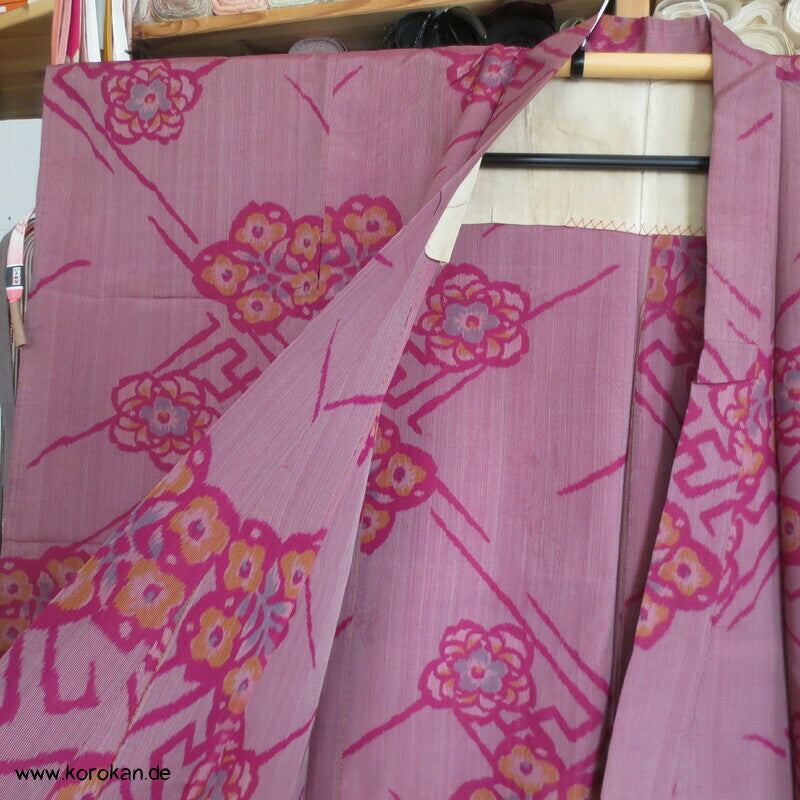 Art Deco Blüten und Sayagata Kasuri Meisen Seiden Hitoe Kimono