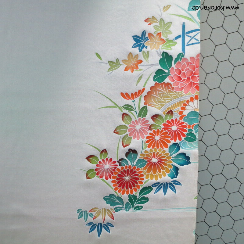 Blumen gemalt auf heller Seide Tanmono für Homongi