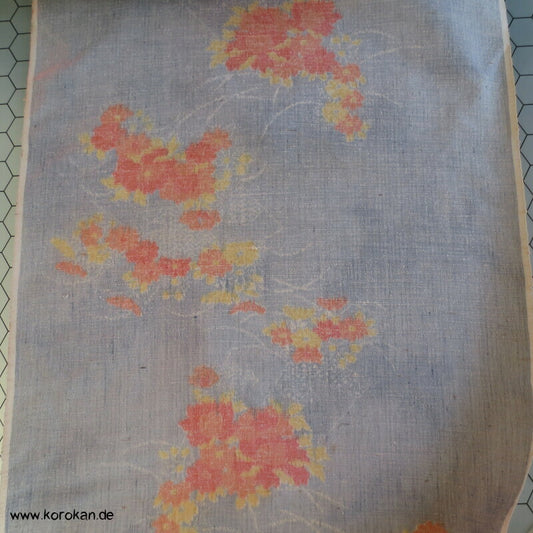 Blüten auf hellblau Kasuri Tsumugi Seide Kimono Stoffrolle